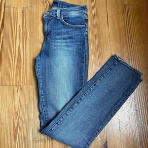 J. Brand Mid Rise medium wash straight leg jean SIZE 6/28